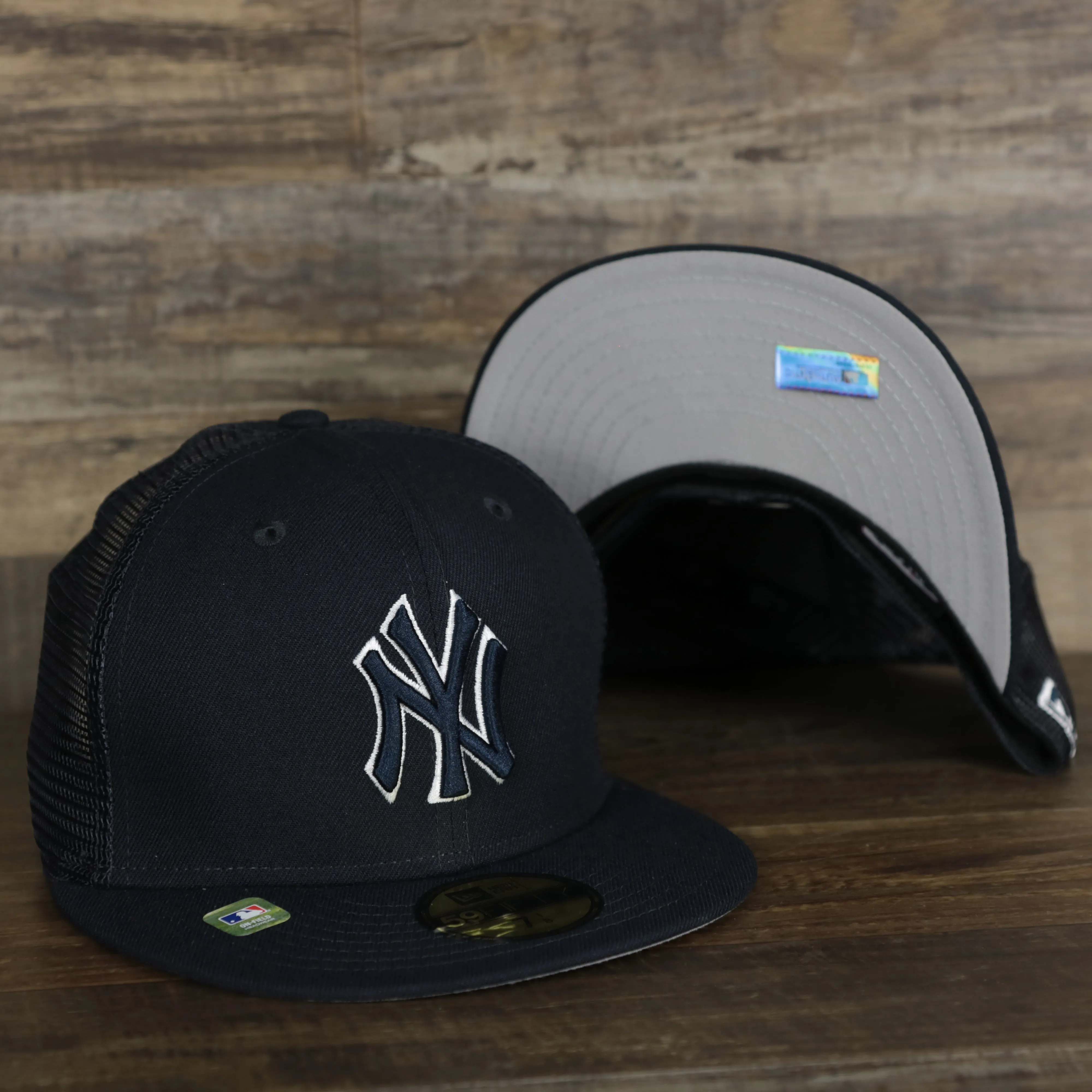 New York Yankees Onfield 2022 Batting Practice 59Fifty Trucker Hat | Navy