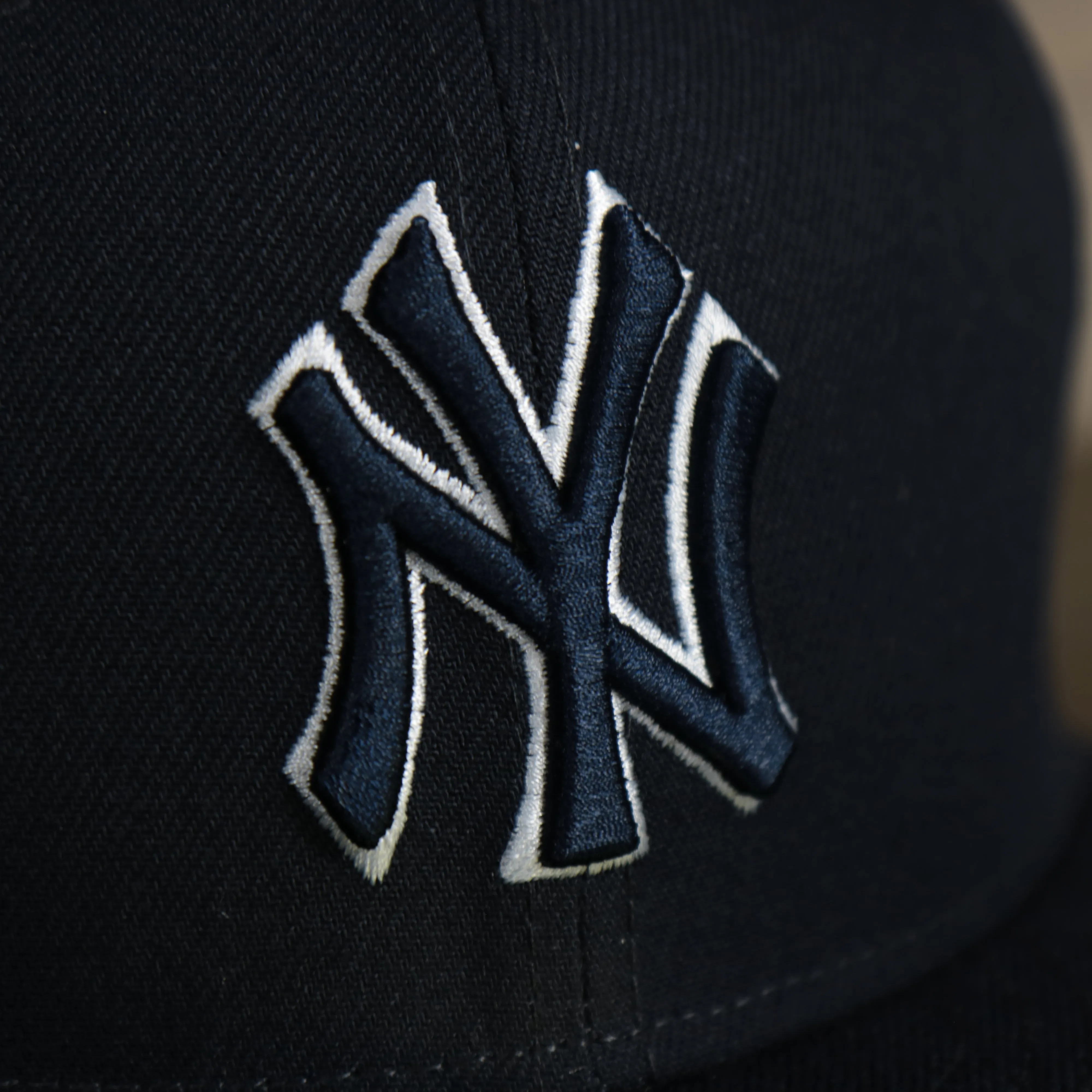 New York Yankees Onfield 2022 Batting Practice 59Fifty Trucker Hat | Navy