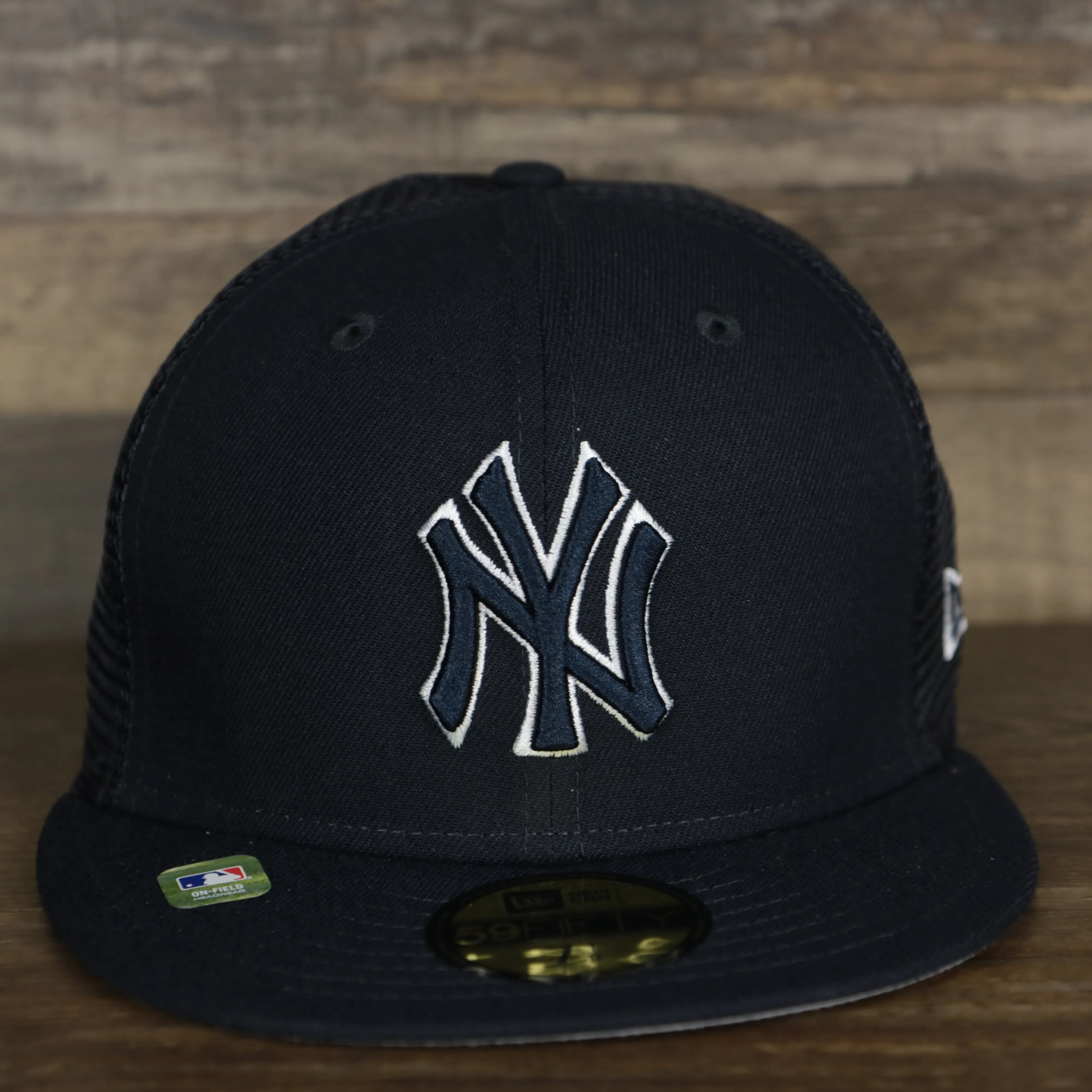 New York Yankees Onfield 2022 Batting Practice 59Fifty Trucker Hat | Navy