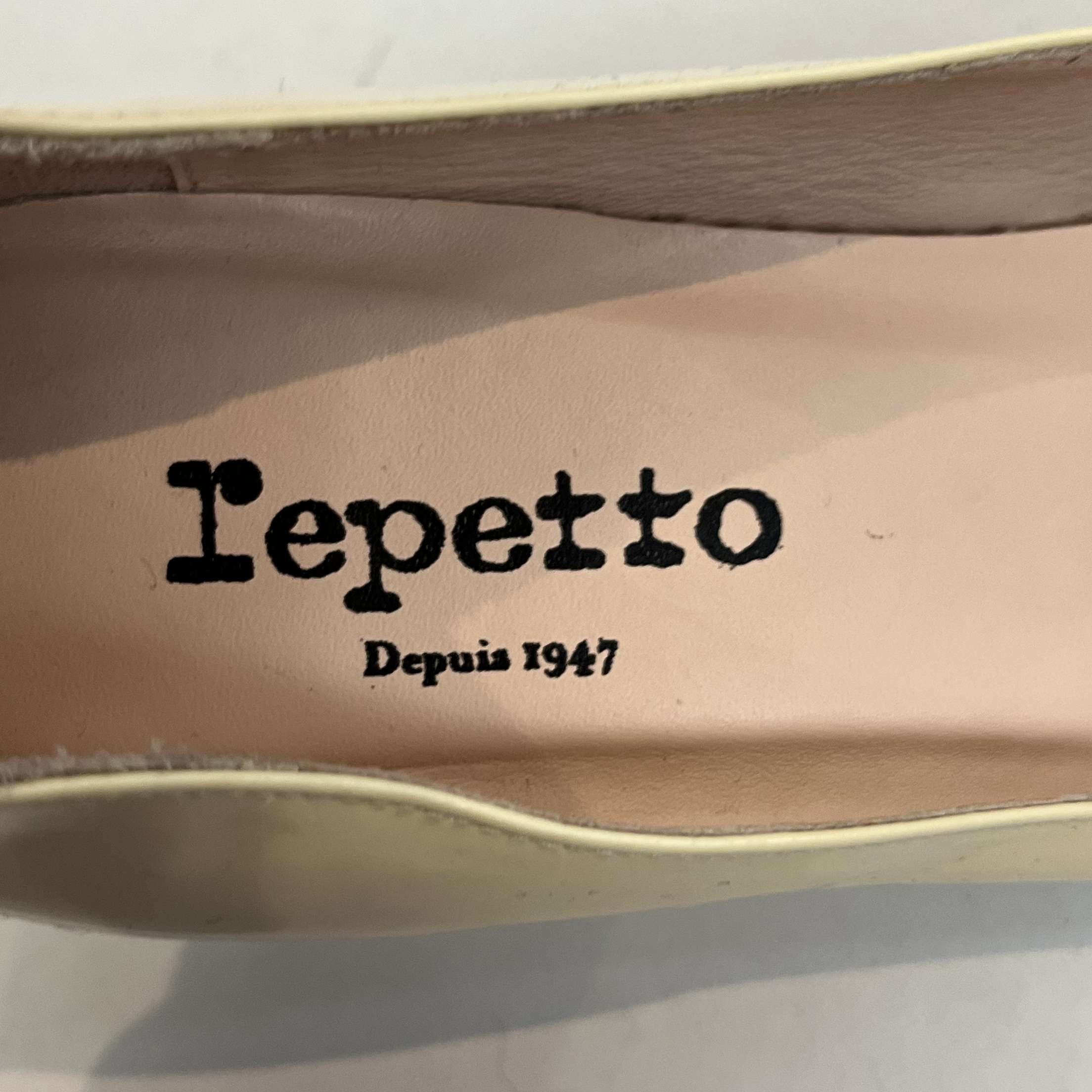 Repetto Cream Patent Leather Block Heel Pumps 39.5