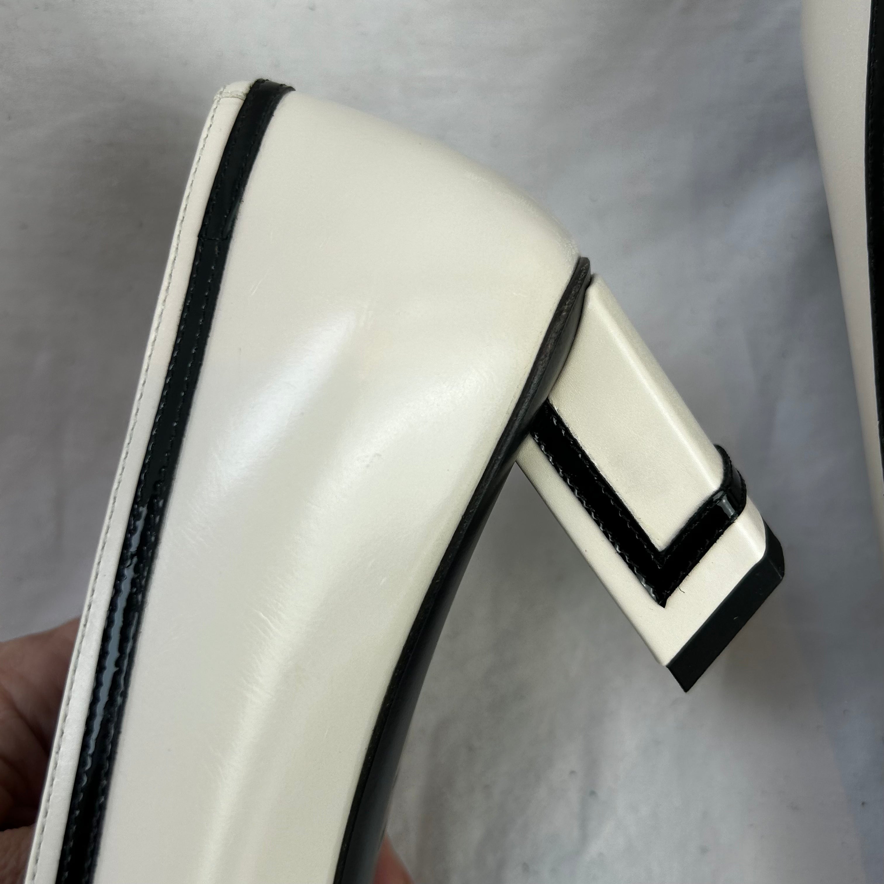 Roger Vivier 690 Ivory & Black Patent Trim Block Heel Pumps 37.5