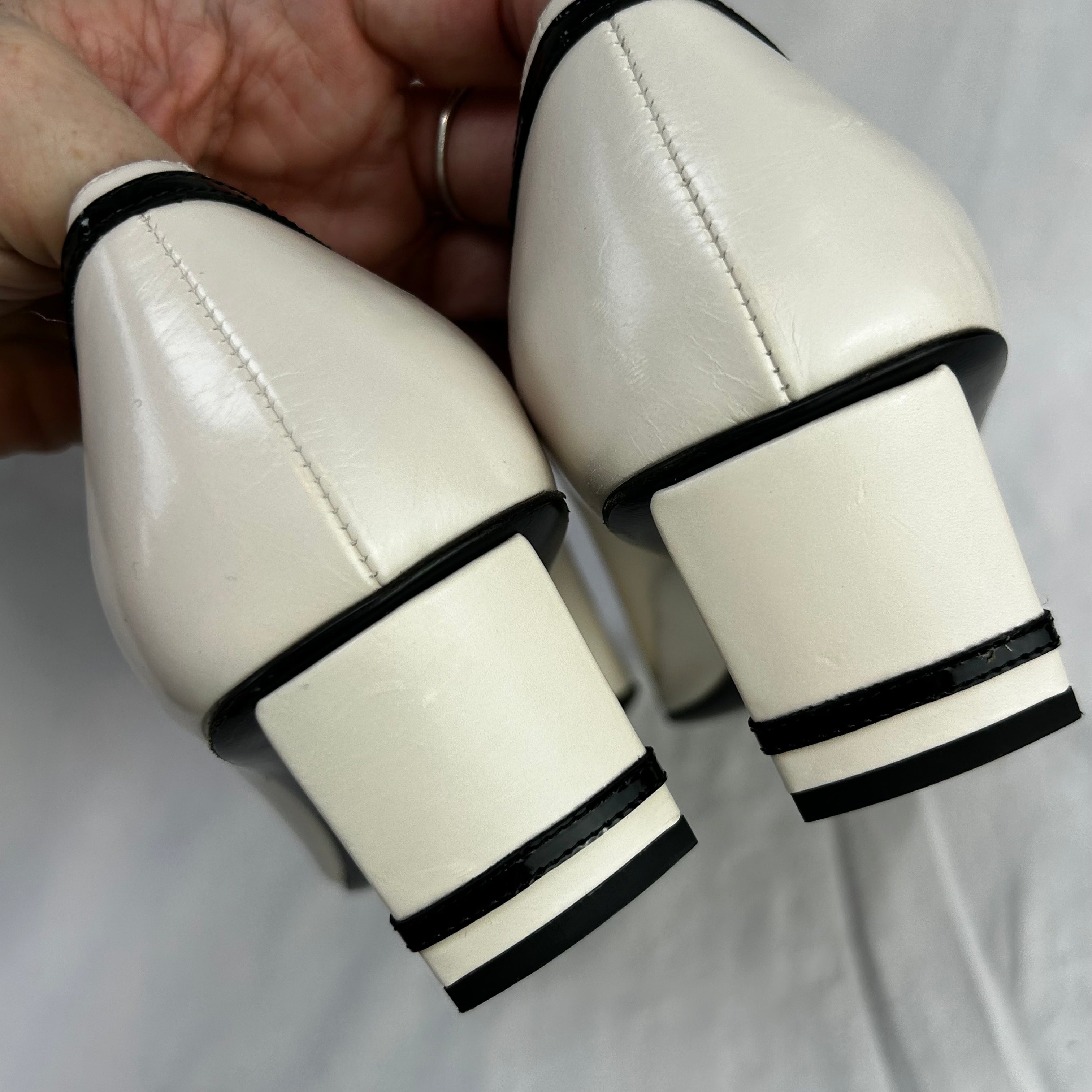 Roger Vivier 690 Ivory & Black Patent Trim Block Heel Pumps 37.5