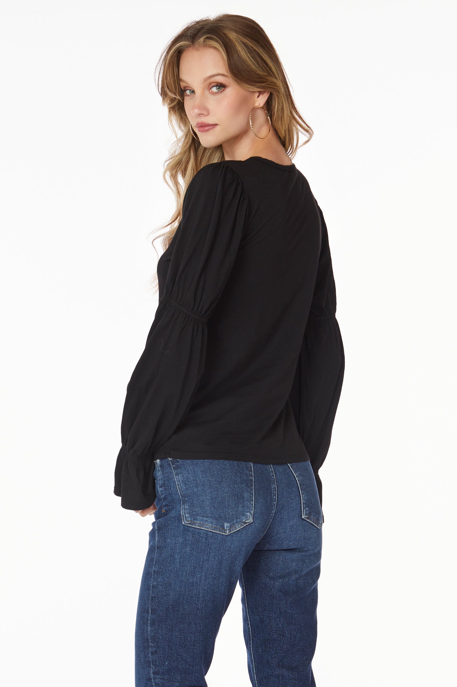 SMOCKED LONG SLEEVE SCOOP TEE